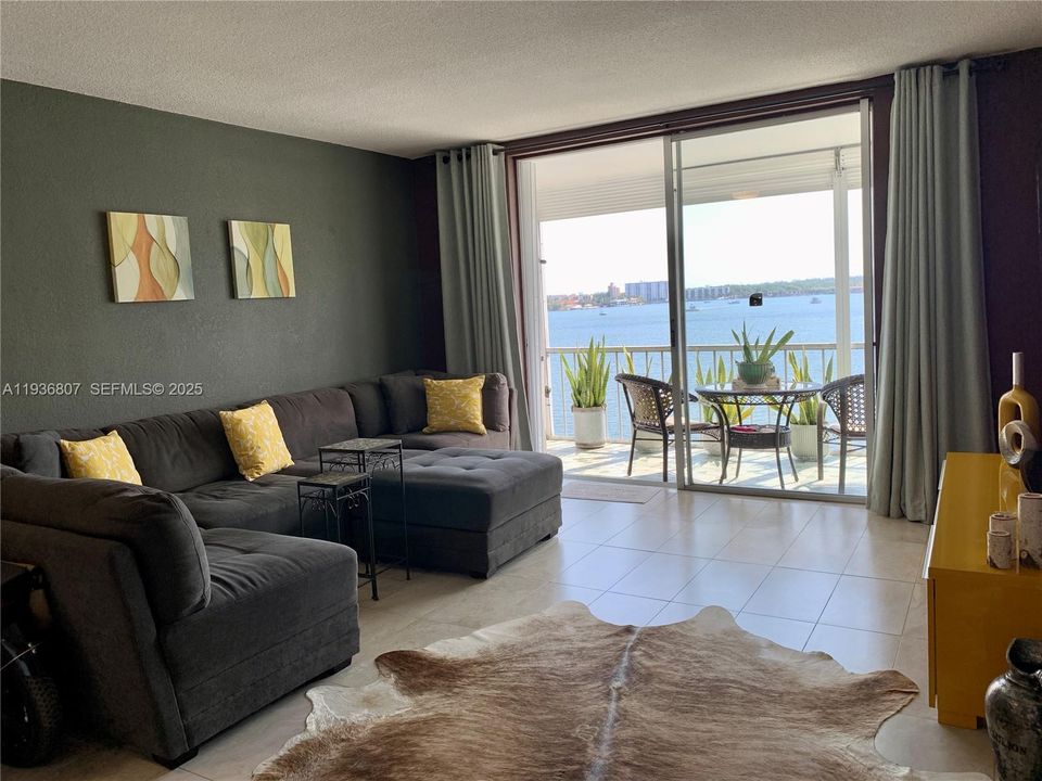 For Rent: $1,850 (1 beds, 1 baths, 768 Square Feet)