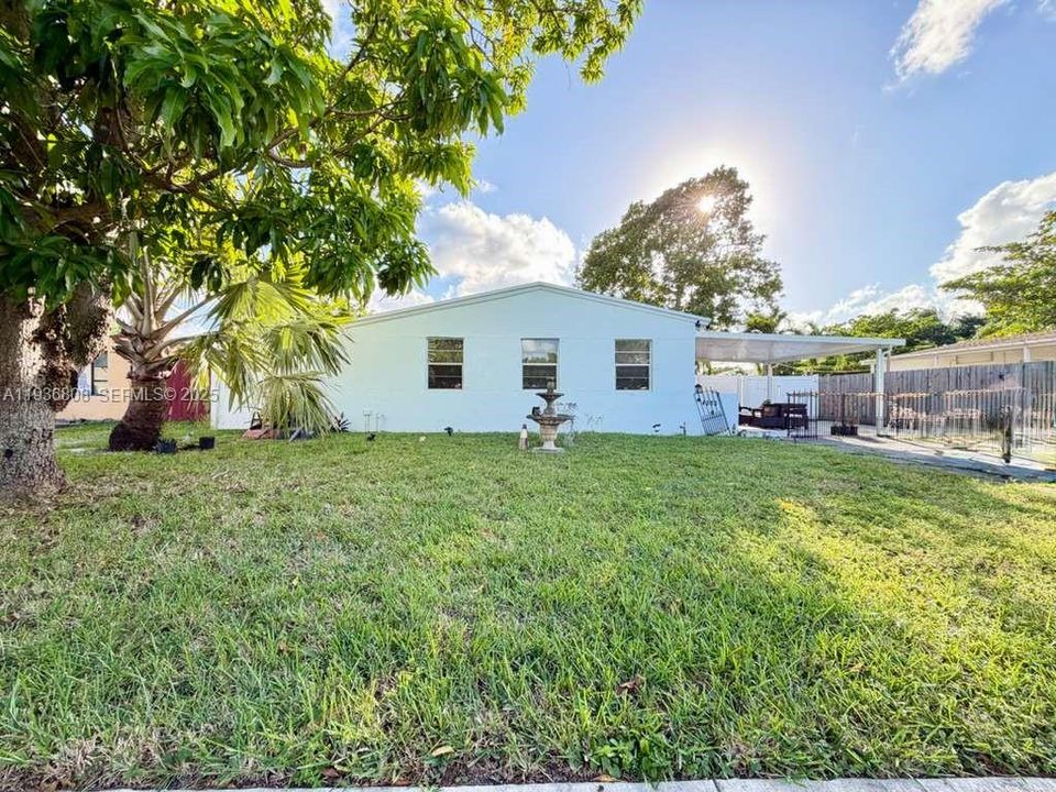 На продажу: $419,900 (3 спален, 2 ванн, 1106 Квадратных фут)