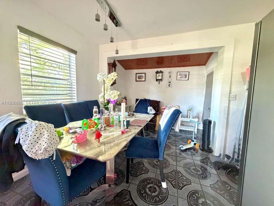 На продажу: $419,900 (3 спален, 2 ванн, 1106 Квадратных фут)