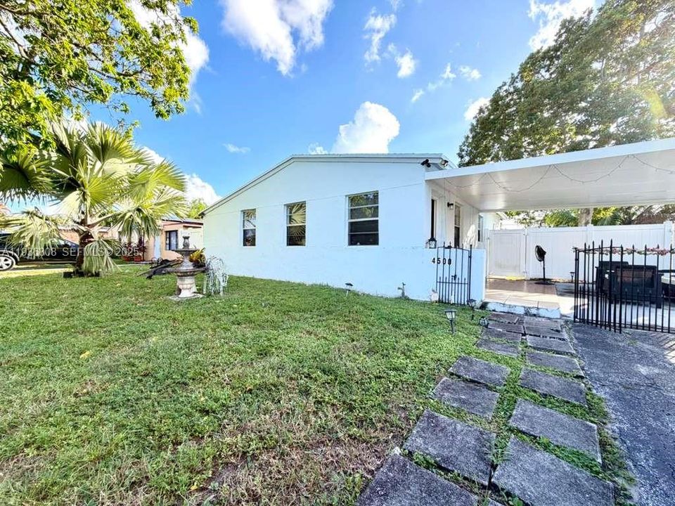 На продажу: $419,900 (3 спален, 2 ванн, 1106 Квадратных фут)