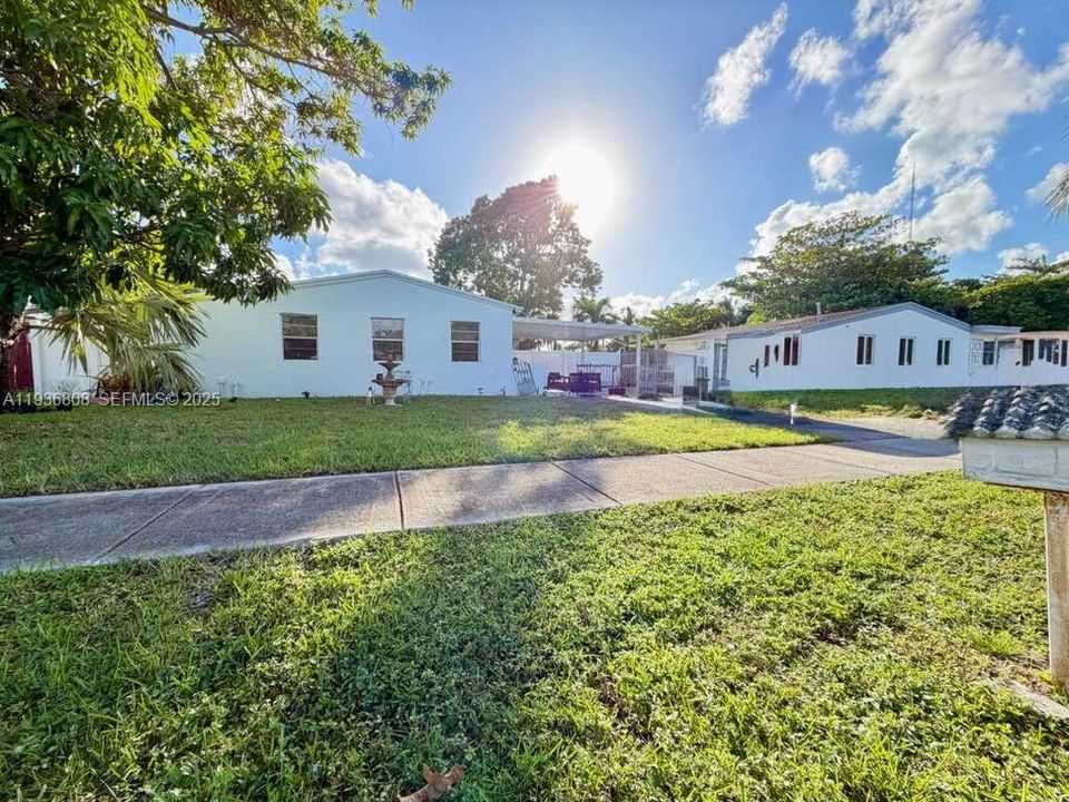 На продажу: $419,900 (3 спален, 2 ванн, 1106 Квадратных фут)