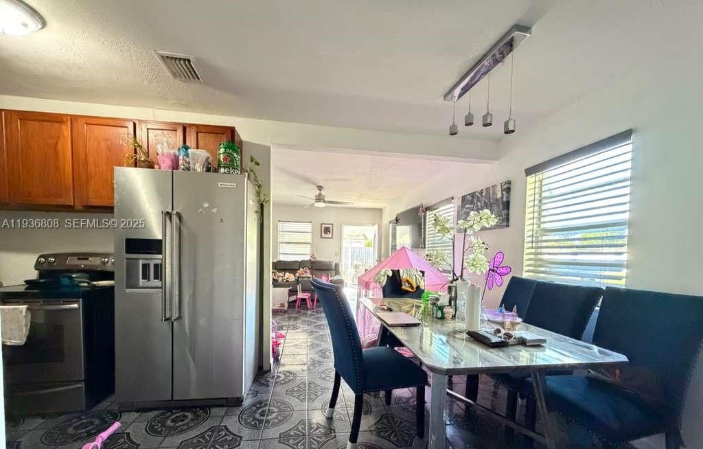 На продажу: $419,900 (3 спален, 2 ванн, 1106 Квадратных фут)