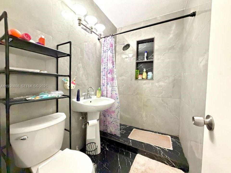 На продажу: $419,900 (3 спален, 2 ванн, 1106 Квадратных фут)