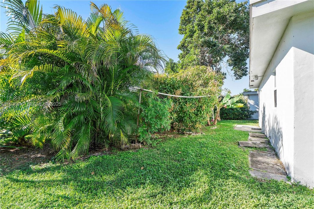 For Sale: $360,000 (3 beds, 2 baths, 1588 Square Feet)