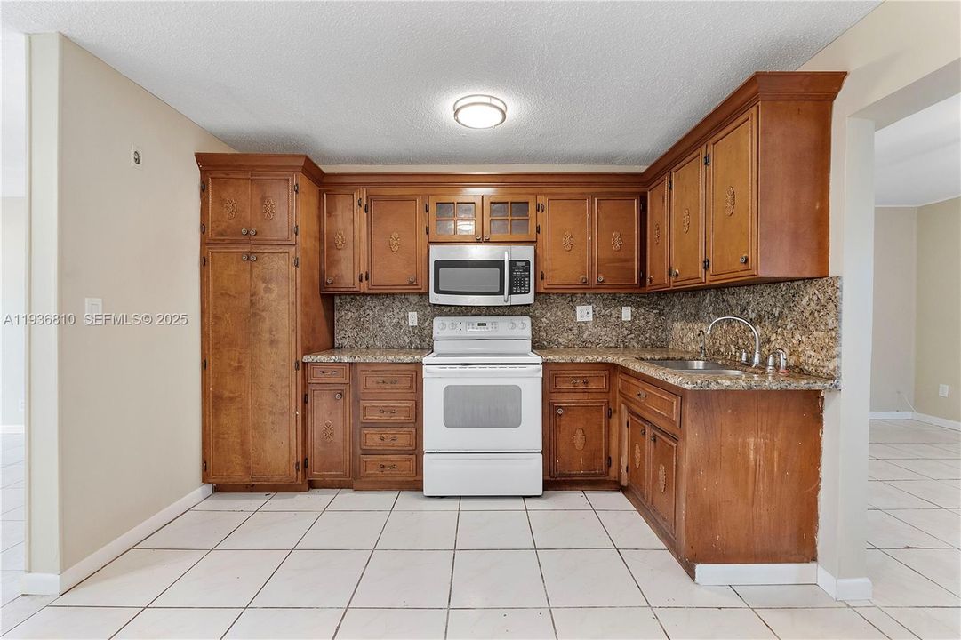 For Sale: $360,000 (3 beds, 2 baths, 1588 Square Feet)