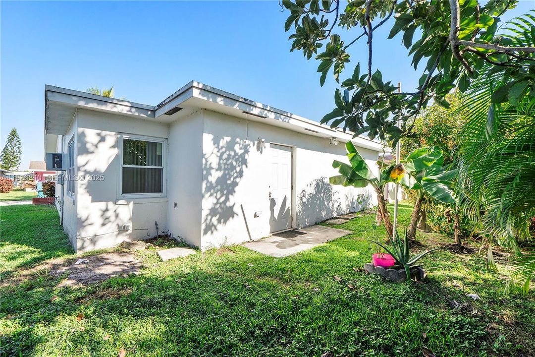 For Sale: $360,000 (3 beds, 2 baths, 1588 Square Feet)