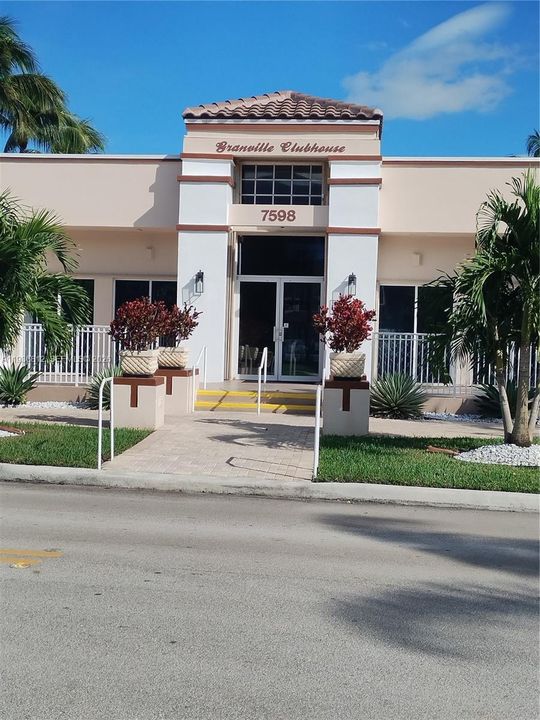 For Sale: $329,000 (2 beds, 2 baths, 1772 Square Feet)