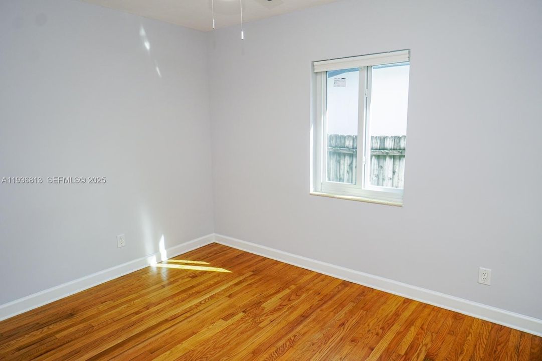 В аренду: $1,700 (2 спален, 1 ванн, 780 Квадратных фут)