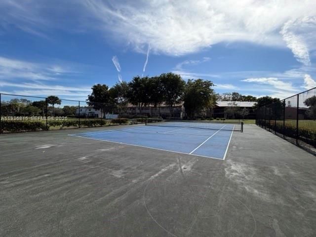 待售: $305,000 (2 贝兹, 2 浴室, 1753 平方英尺)