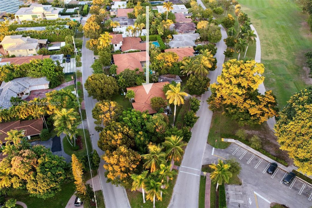 En Renta: $9,000 (4 camas, 3 baños, 2680 Pies cuadrados)