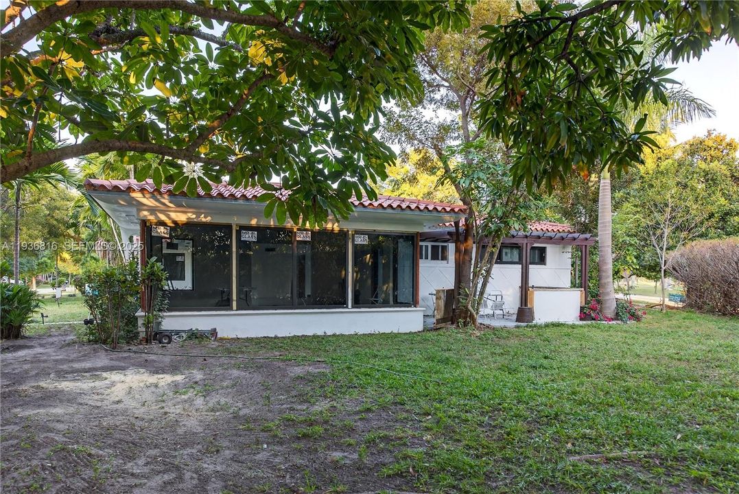 En Renta: $9,000 (4 camas, 3 baños, 2680 Pies cuadrados)