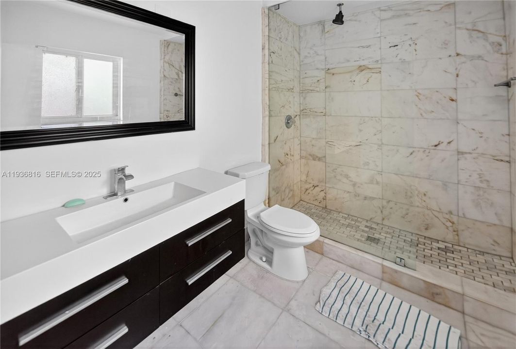 En Renta: $9,000 (4 camas, 3 baños, 2680 Pies cuadrados)