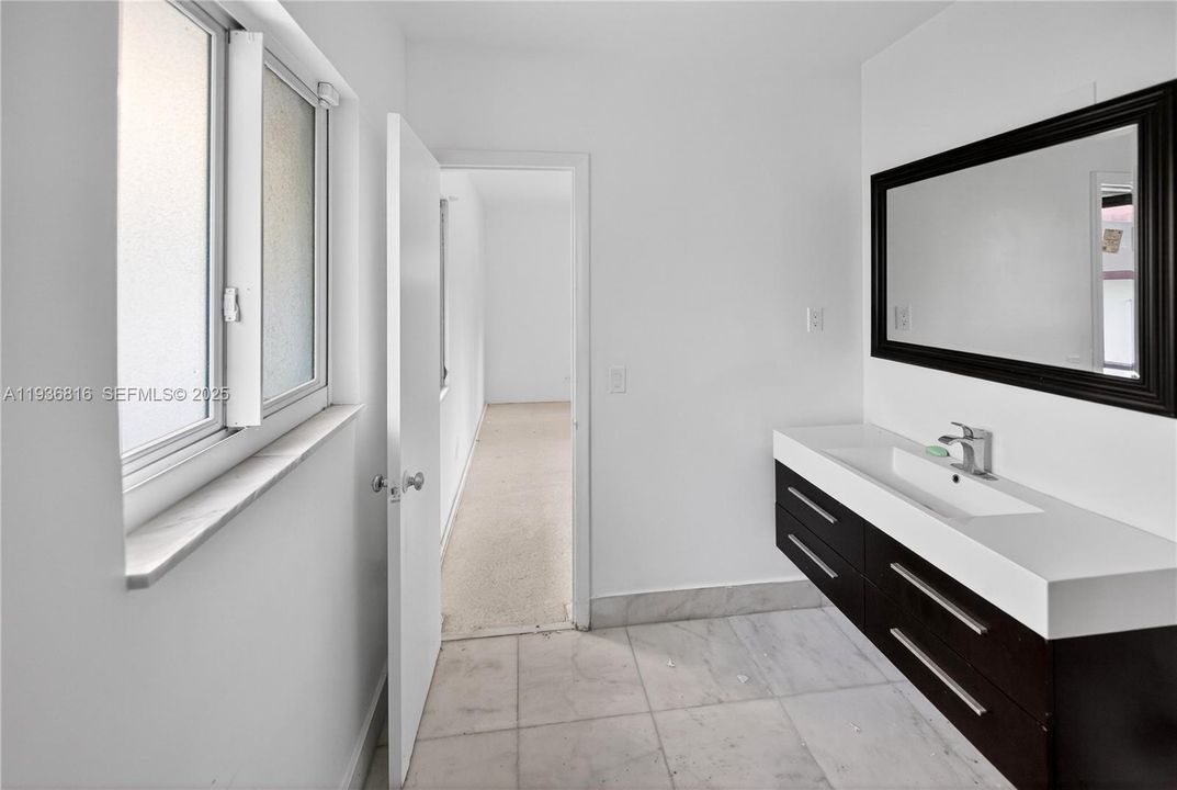 En Renta: $9,000 (4 camas, 3 baños, 2680 Pies cuadrados)