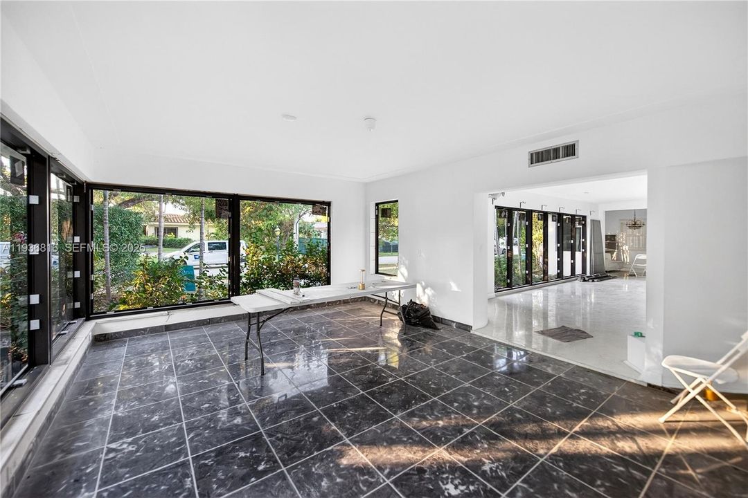 En Renta: $9,000 (4 camas, 3 baños, 2680 Pies cuadrados)