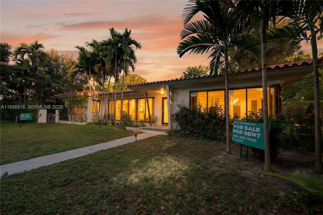 En Renta: $9,000 (4 camas, 3 baños, 2680 Pies cuadrados)