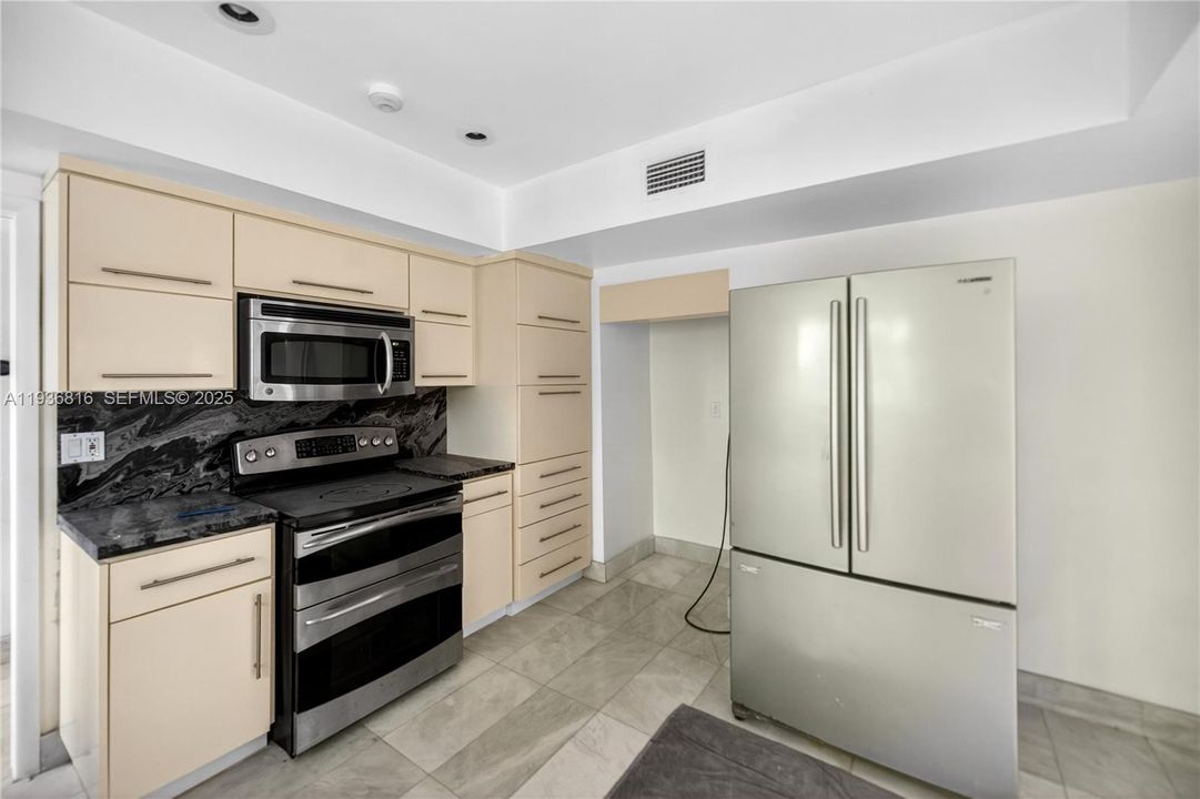 En Renta: $9,000 (4 camas, 3 baños, 2680 Pies cuadrados)