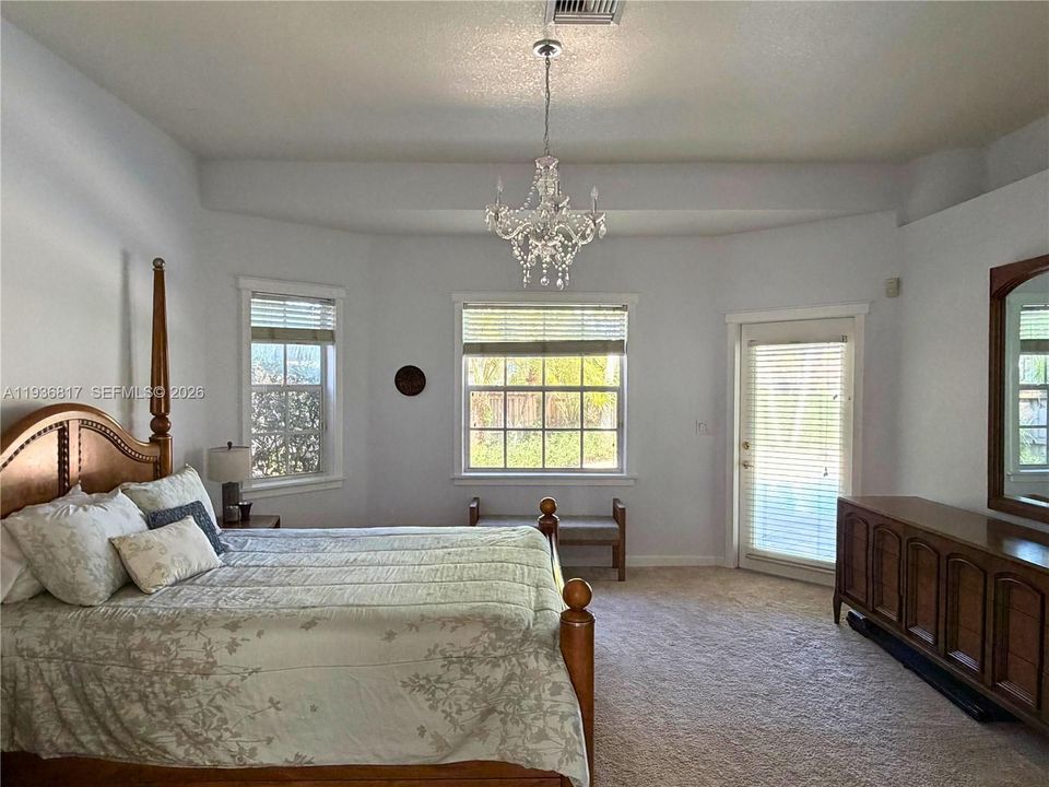 En Venta: $1,380,000 (3 camas, 3 baños, 2635 Pies cuadrados)