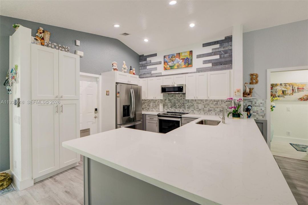 Large counter space for breakfast or a quick bite