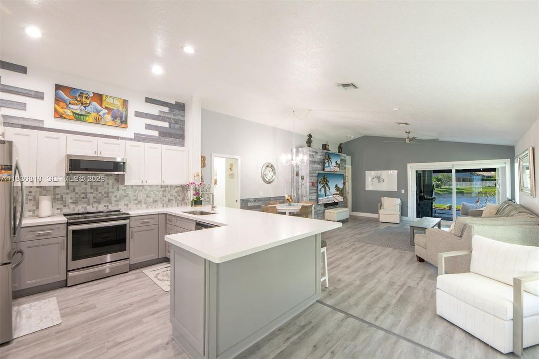 Vaulted ceiling with a nonobstructive water view