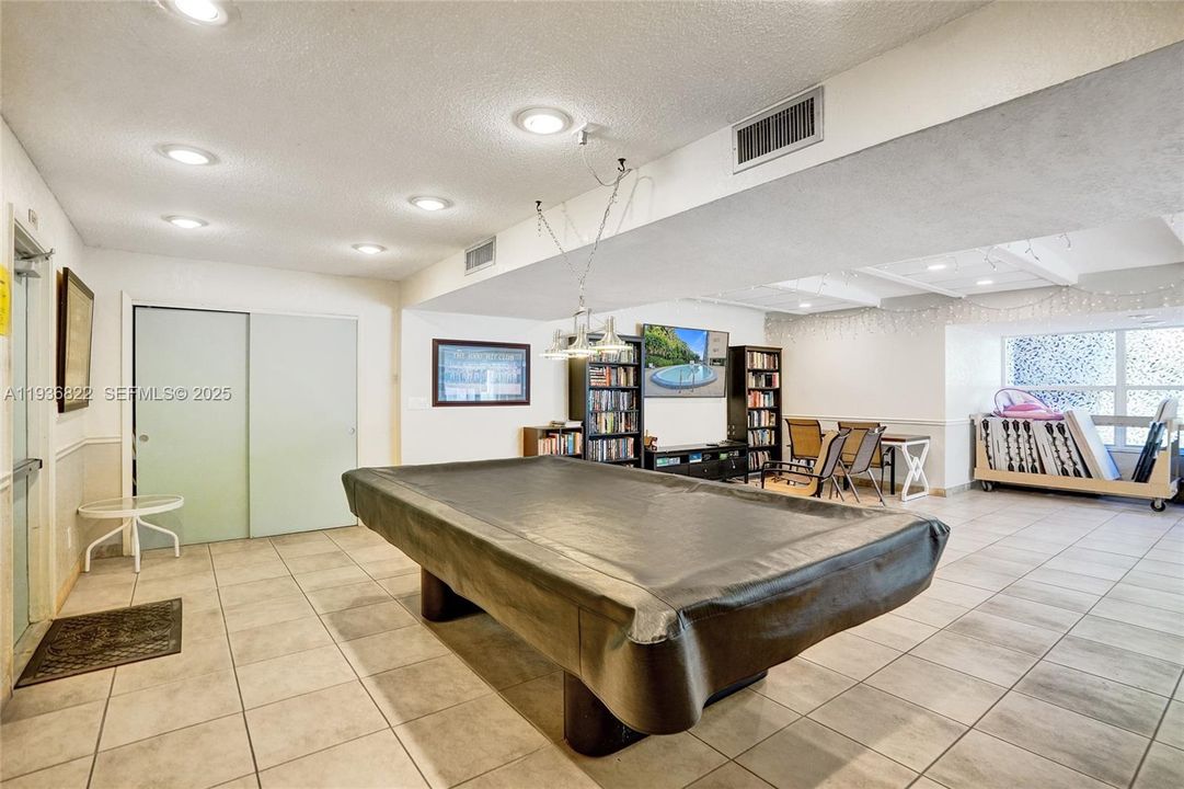 For Sale: $219,000 (2 beds, 2 baths, 1100 Square Feet)