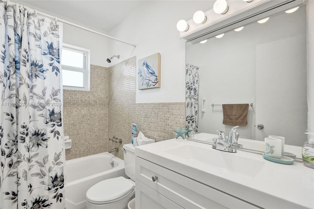 For Sale: $219,000 (2 beds, 2 baths, 1100 Square Feet)