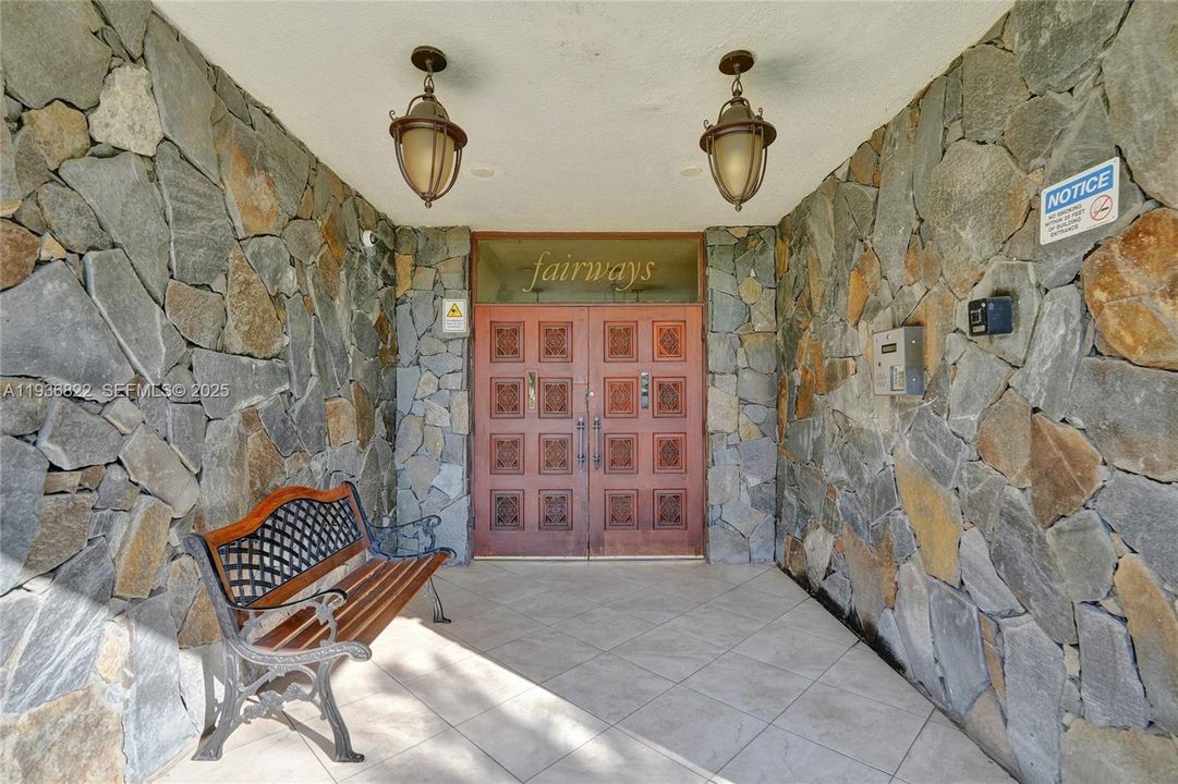 For Sale: $219,000 (2 beds, 2 baths, 1100 Square Feet)