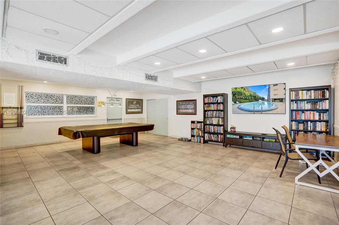 For Sale: $219,000 (2 beds, 2 baths, 1100 Square Feet)