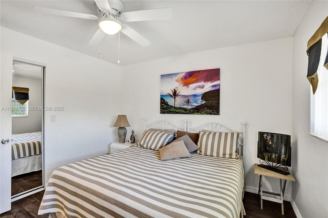 For Sale: $219,000 (2 beds, 2 baths, 1100 Square Feet)