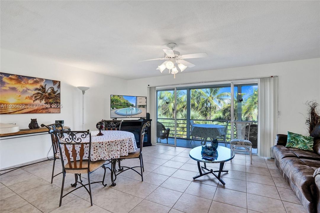 For Sale: $219,000 (2 beds, 2 baths, 1100 Square Feet)