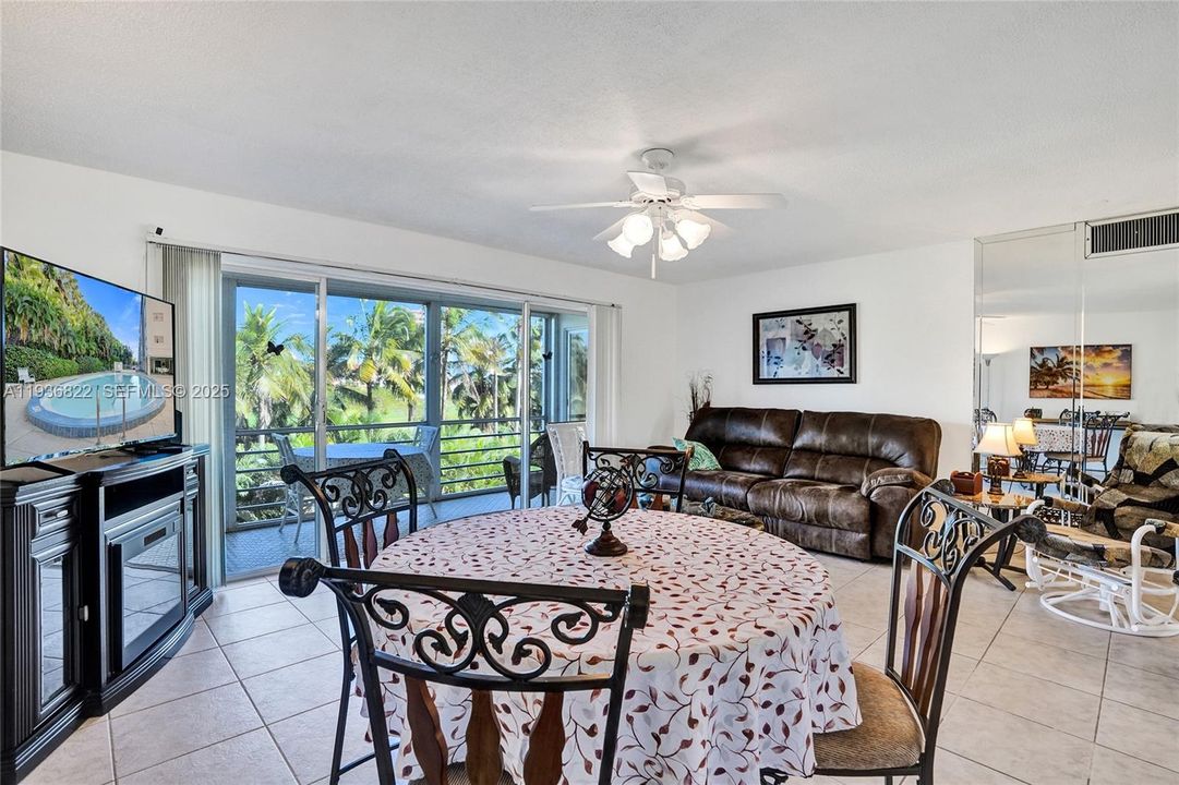 For Sale: $219,000 (2 beds, 2 baths, 1100 Square Feet)