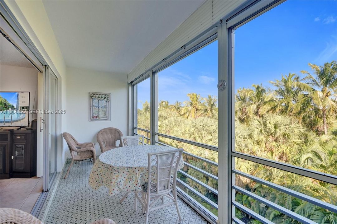 For Sale: $219,000 (2 beds, 2 baths, 1100 Square Feet)