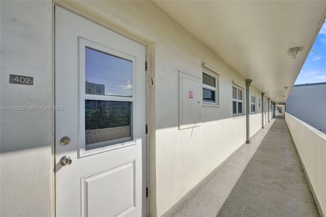 For Sale: $219,000 (2 beds, 2 baths, 1100 Square Feet)