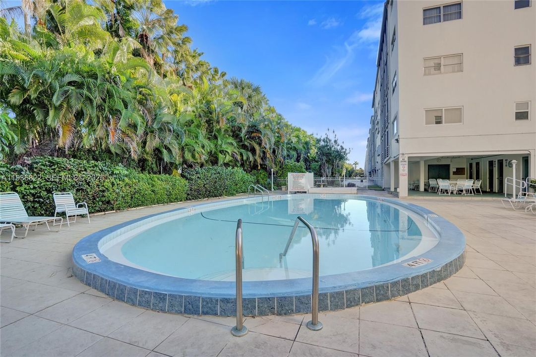 For Sale: $219,000 (2 beds, 2 baths, 1100 Square Feet)