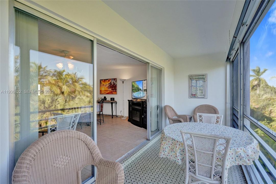 For Sale: $219,000 (2 beds, 2 baths, 1100 Square Feet)