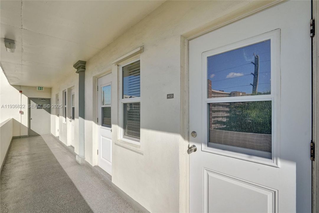 For Sale: $219,000 (2 beds, 2 baths, 1100 Square Feet)