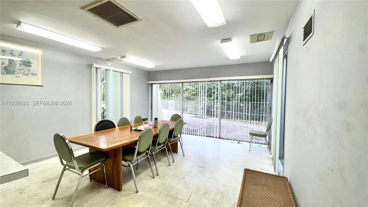 待售: $219,500 (2 贝兹, 2 浴室, 847 平方英尺)