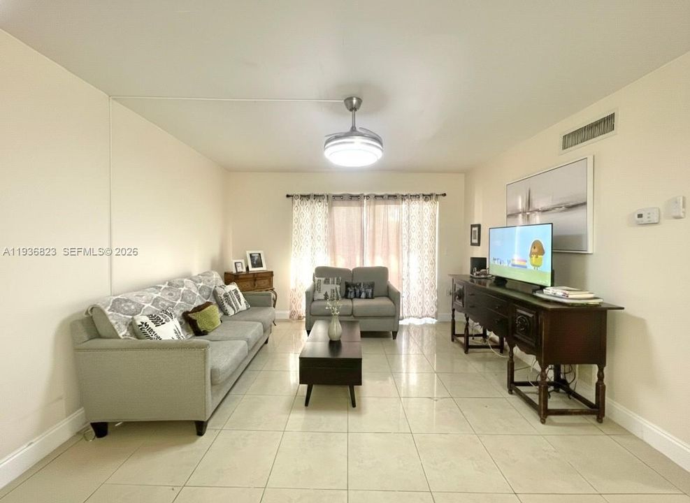 待售: $219,500 (2 贝兹, 2 浴室, 847 平方英尺)