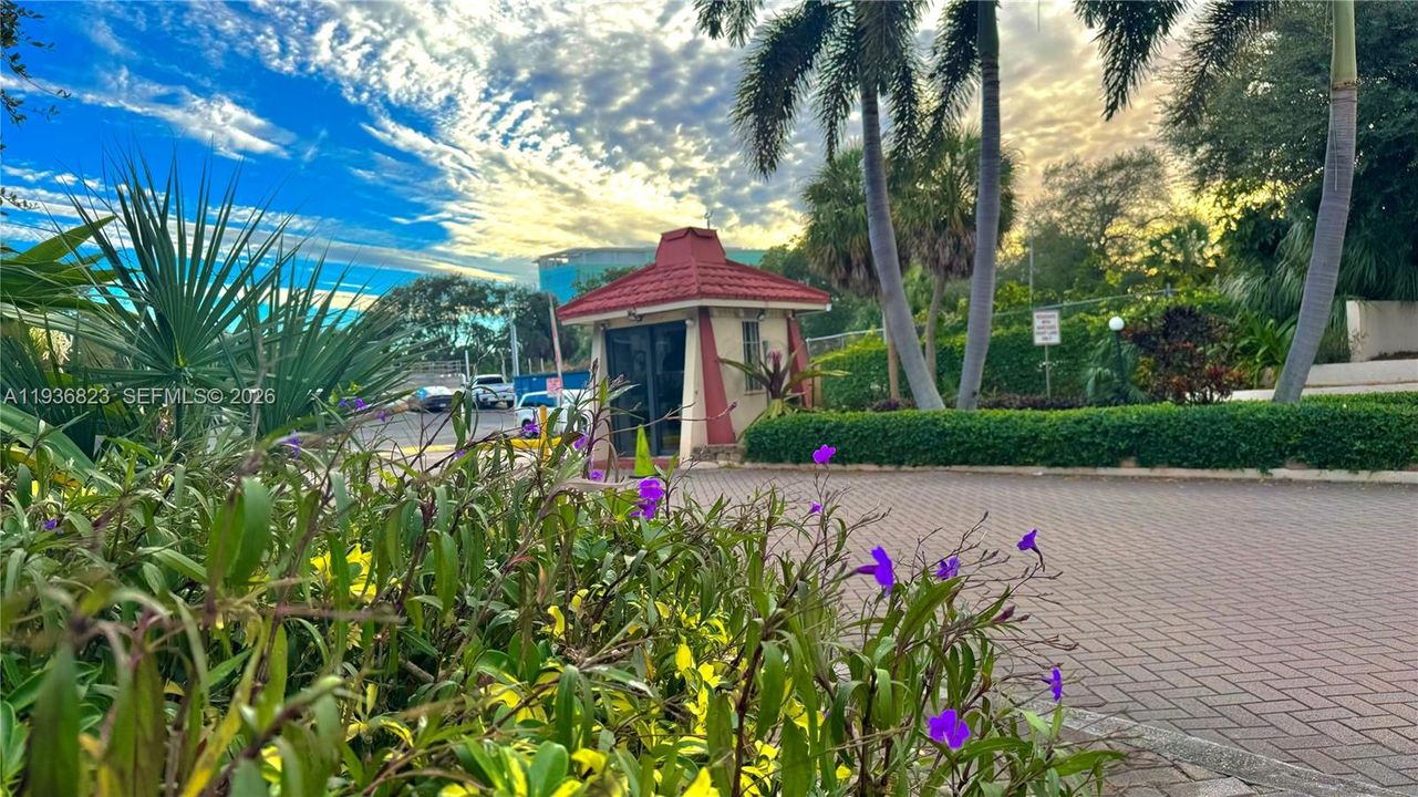 待售: $219,500 (2 贝兹, 2 浴室, 847 平方英尺)