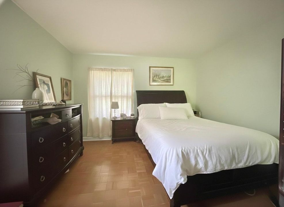 待售: $219,500 (2 贝兹, 2 浴室, 847 平方英尺)