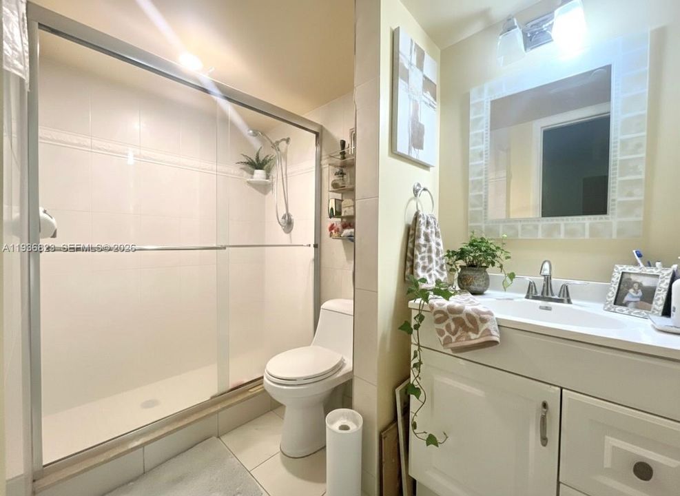 待售: $219,500 (2 贝兹, 2 浴室, 847 平方英尺)