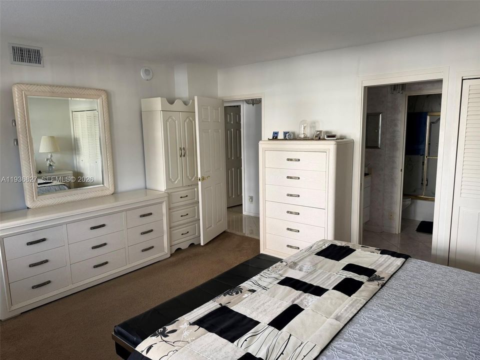 For Sale: $519,000 (2 beds, 2 baths, 1205 Square Feet)