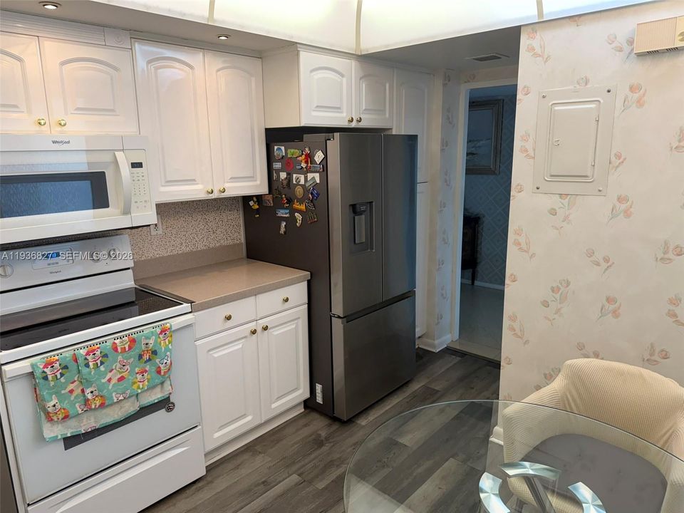 For Sale: $519,000 (2 beds, 2 baths, 1205 Square Feet)