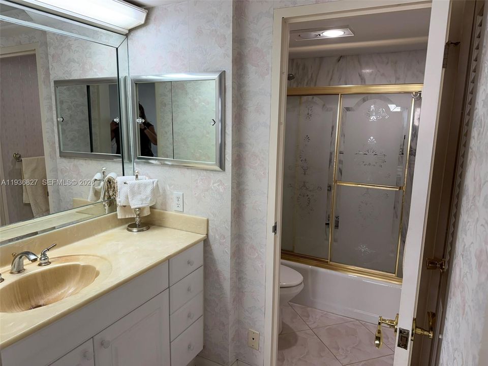 For Sale: $519,000 (2 beds, 2 baths, 1205 Square Feet)