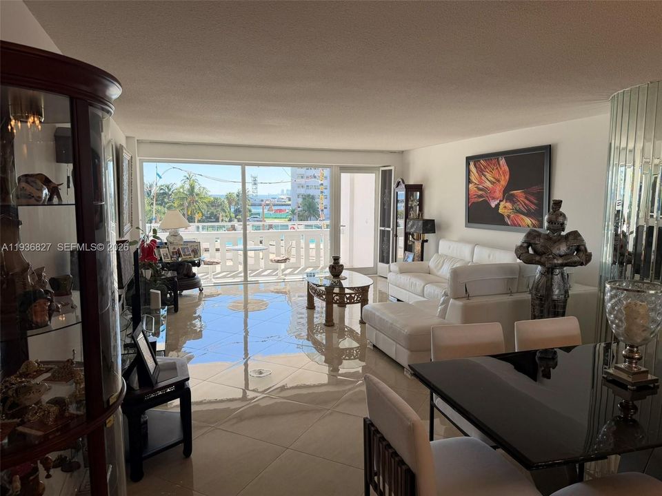 For Sale: $519,000 (2 beds, 2 baths, 1205 Square Feet)