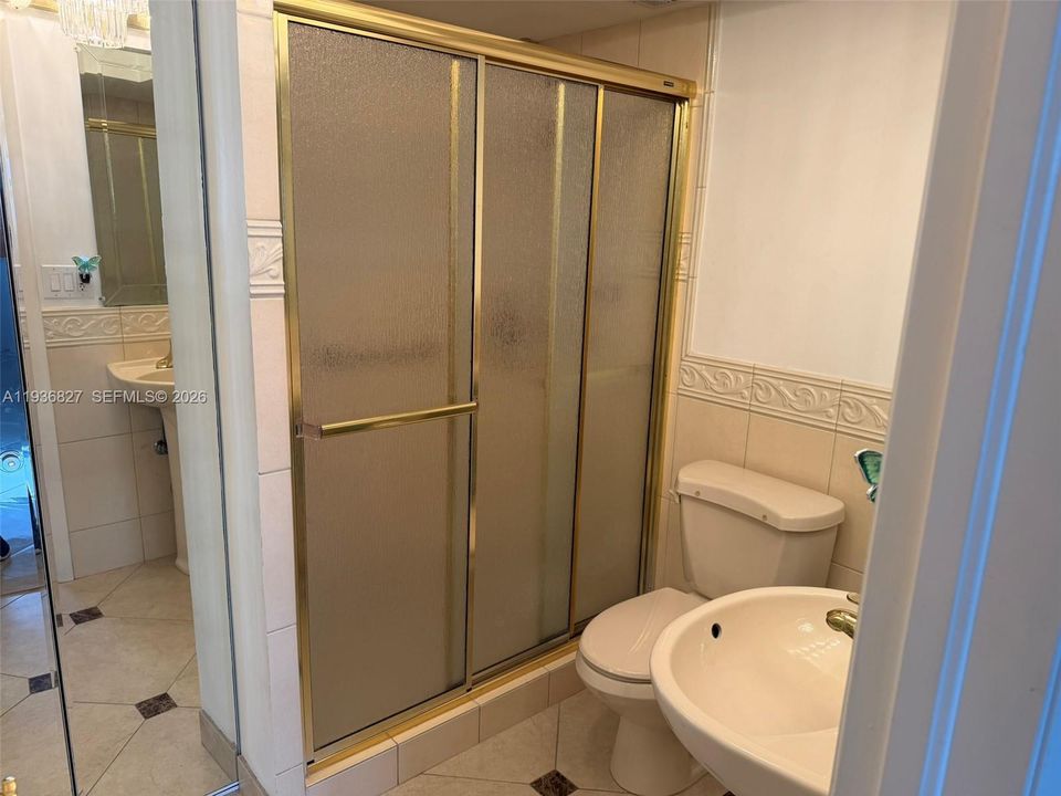 For Sale: $519,000 (2 beds, 2 baths, 1205 Square Feet)