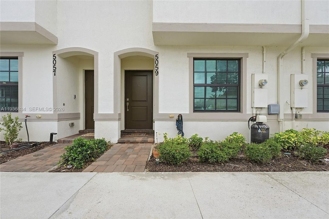 En Venta: $373,500 (3 camas, 3 baños, 1311 Pies cuadrados)