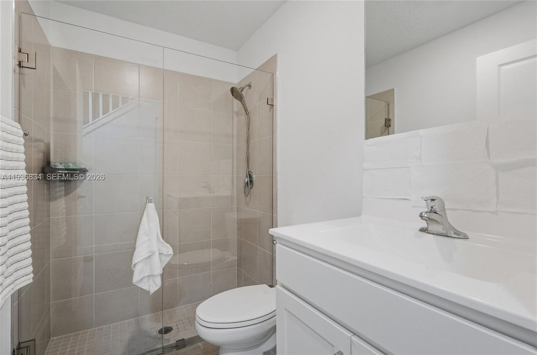 En Venta: $373,500 (3 camas, 3 baños, 1311 Pies cuadrados)