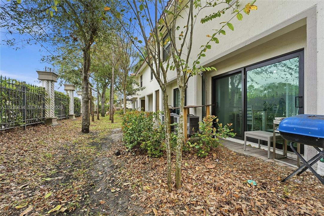 En Venta: $373,500 (3 camas, 3 baños, 1311 Pies cuadrados)