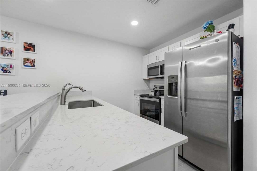 En Venta: $373,500 (3 camas, 3 baños, 1311 Pies cuadrados)