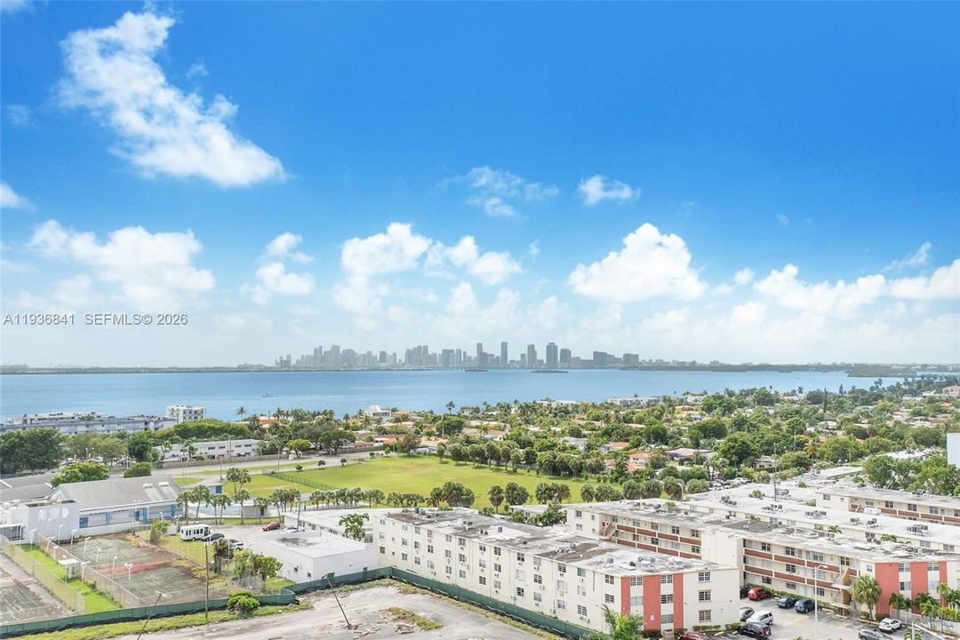 待售: $379,000 (2 贝兹, 2 浴室, 1356 平方英尺)